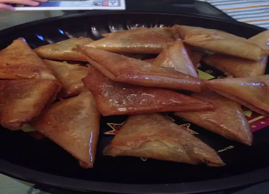Briouats aux amandes enrobées de miel