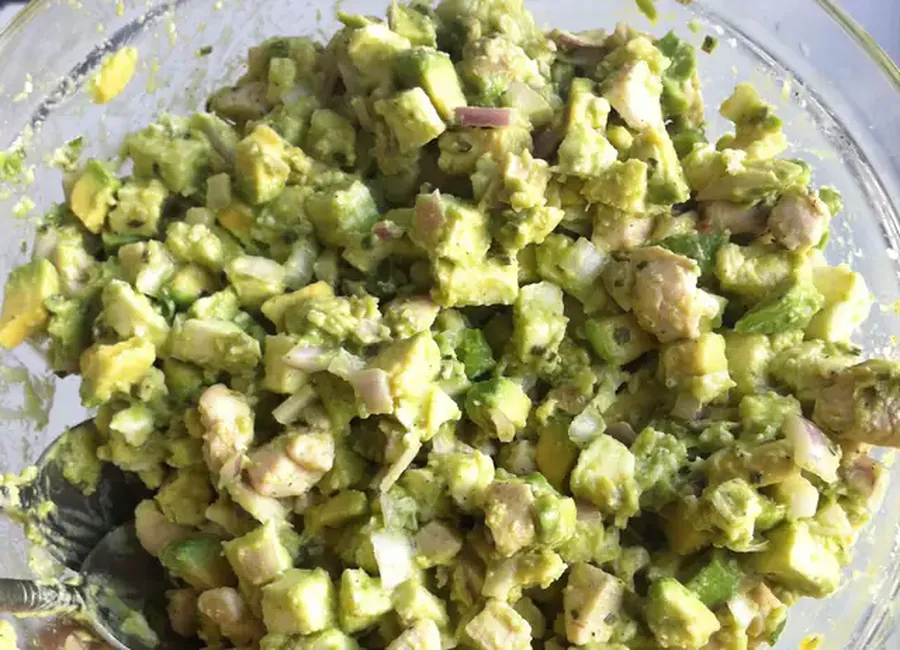 Salade mélangée d'avocat et citron vert