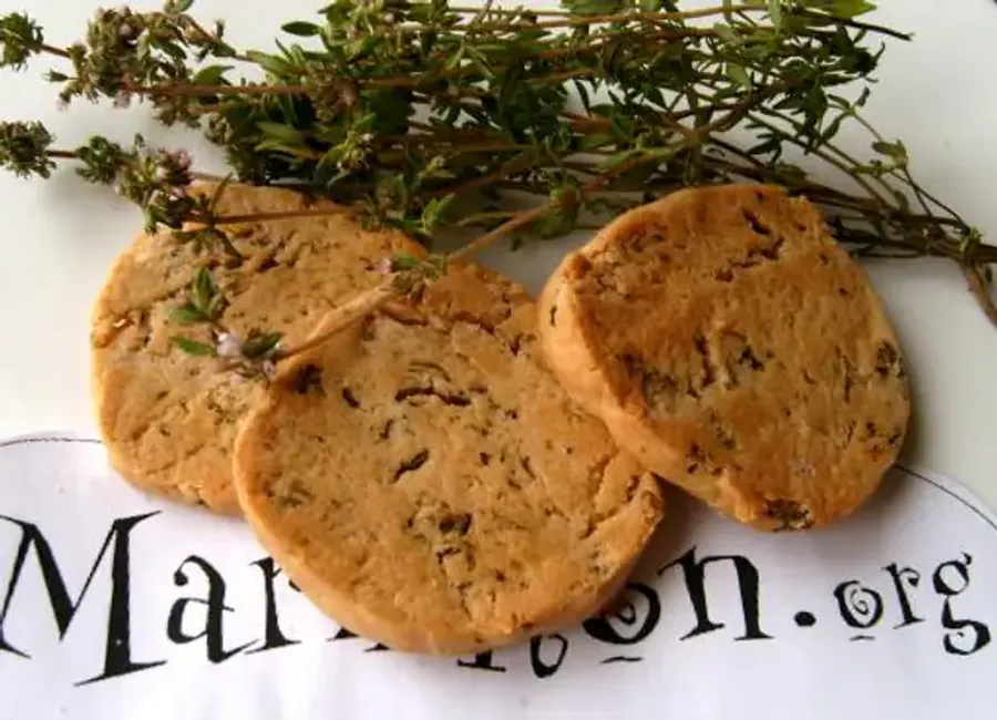 Biscuits apéro chèvre et thym ( farine torréfiée)