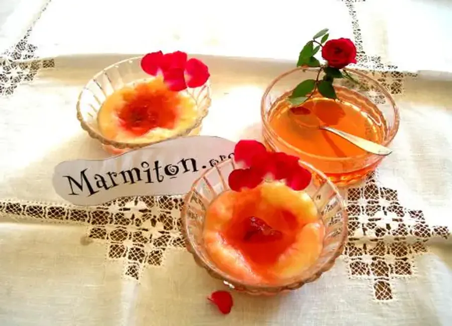Pêches au muscat et à la rose