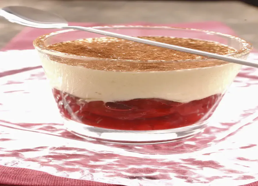 Tiramisu aux cerises parfumées à la cannelle