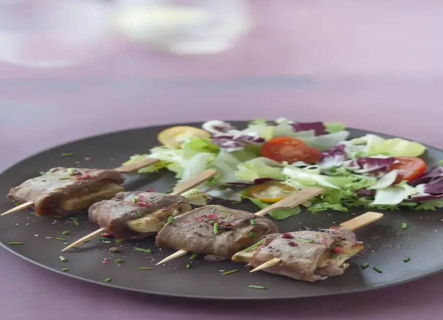 Brochette d'aiguillettes de canard au foie gras (barbecue)