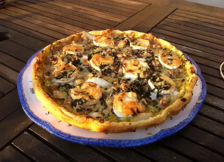 Tarte fine au thon, chèvre, courgette et menthe