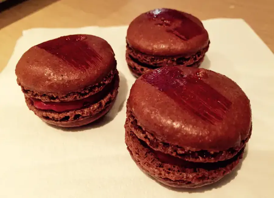 Macarons chocolat framboise
