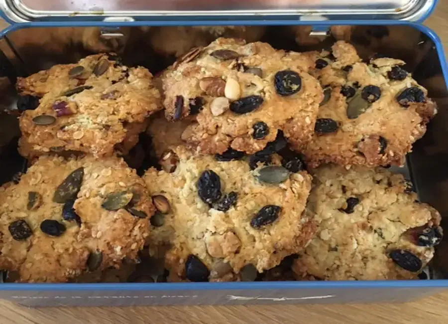 Cookies amandes, sésame, raisins, noix