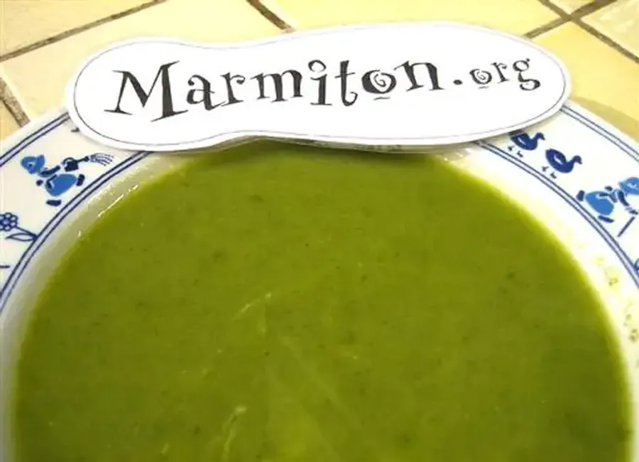 Potage de champignons et fanes de radis