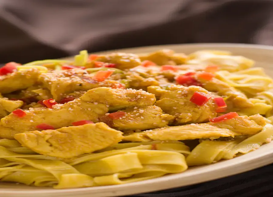 Pâtes au poulet et au curry