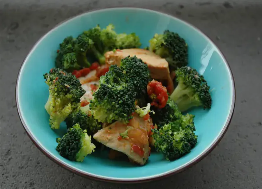 Wok de thon et de brocolis au curry
