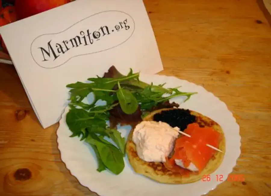 Aumônières de saumon fumé à la crème de saumon sur blinis