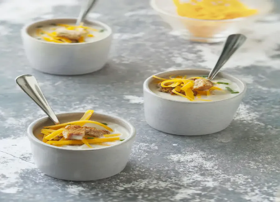 Velouté d'endive à la mimolette