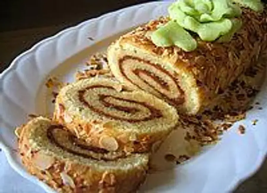 Gâteau roulé à la marmelade d'oranges amères et amandes