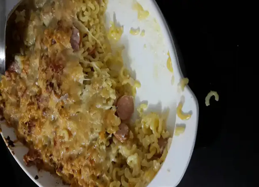 Coquillettes et knack en gratin