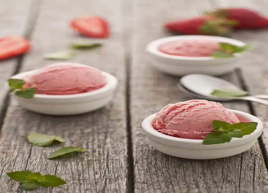 Glace à la fraise (vanille)