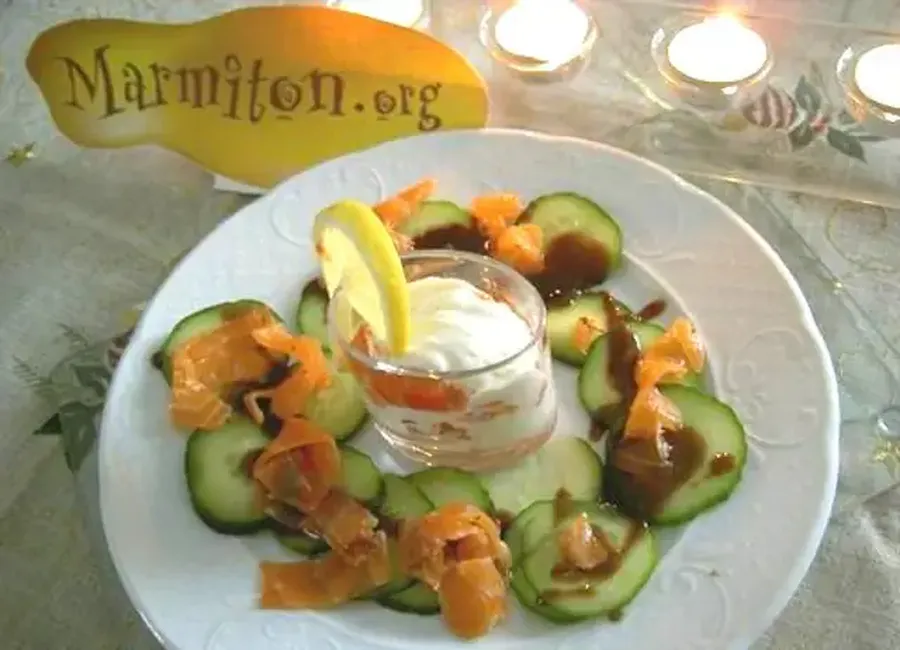 Carpaccio de concombre et saumon et son verre de crevettes