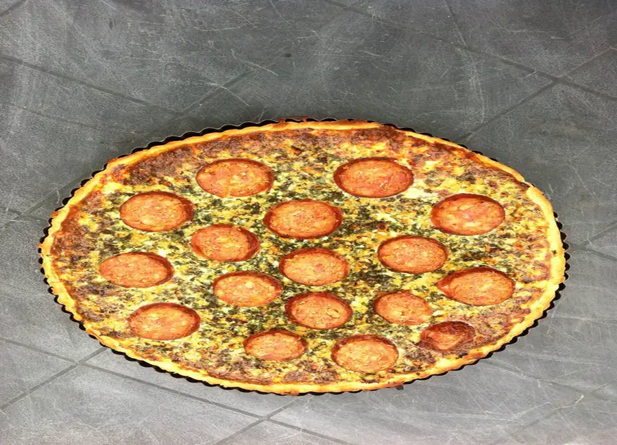 Tarte à l'oignon et à la saucisse de morteau