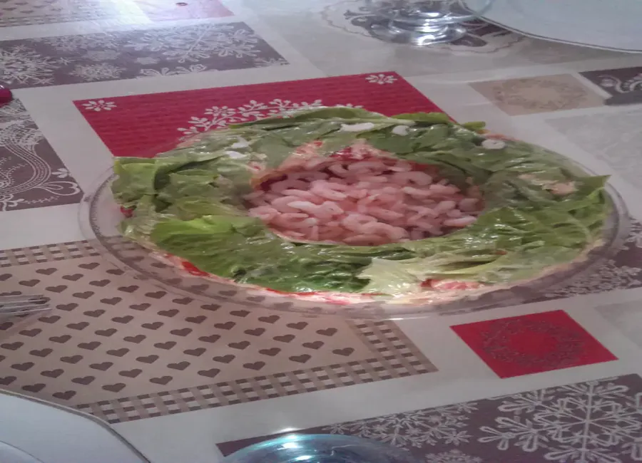 Salade rafraichissante sur lit de crevettes