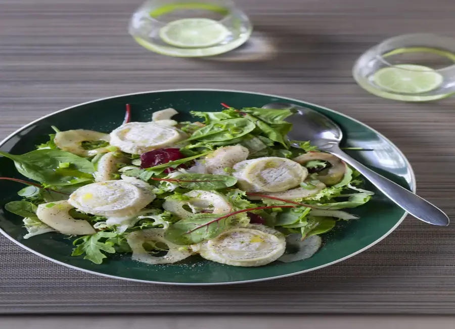 Salade de chèvre et poires caramélisées