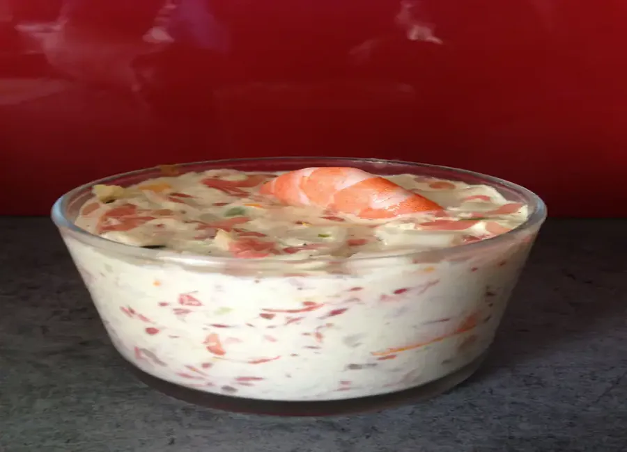 Pamplemousse farci (crevettes, surimi, crabe, avocat)