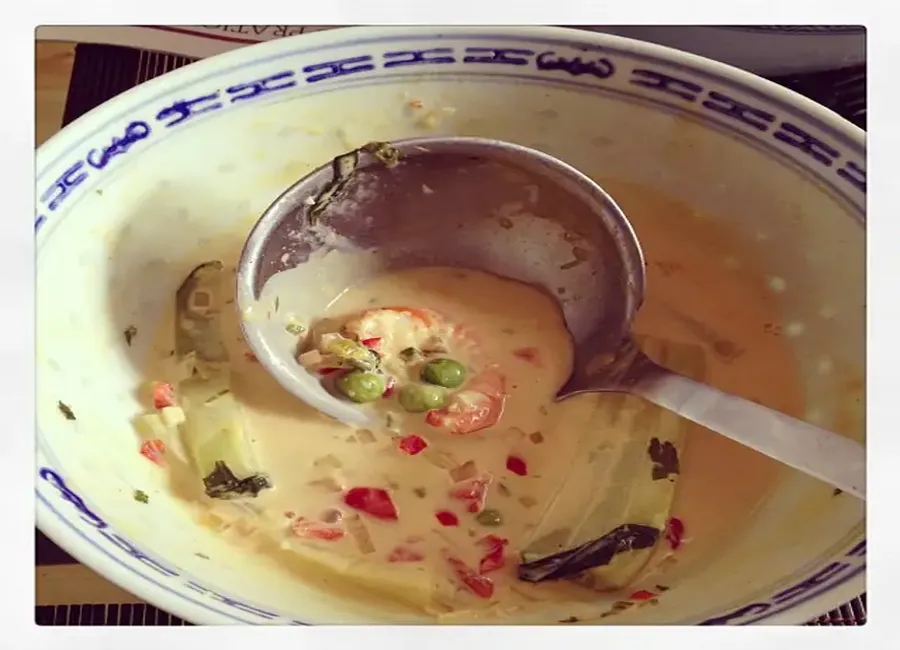 Crevettes au lait de coco et curry jaune