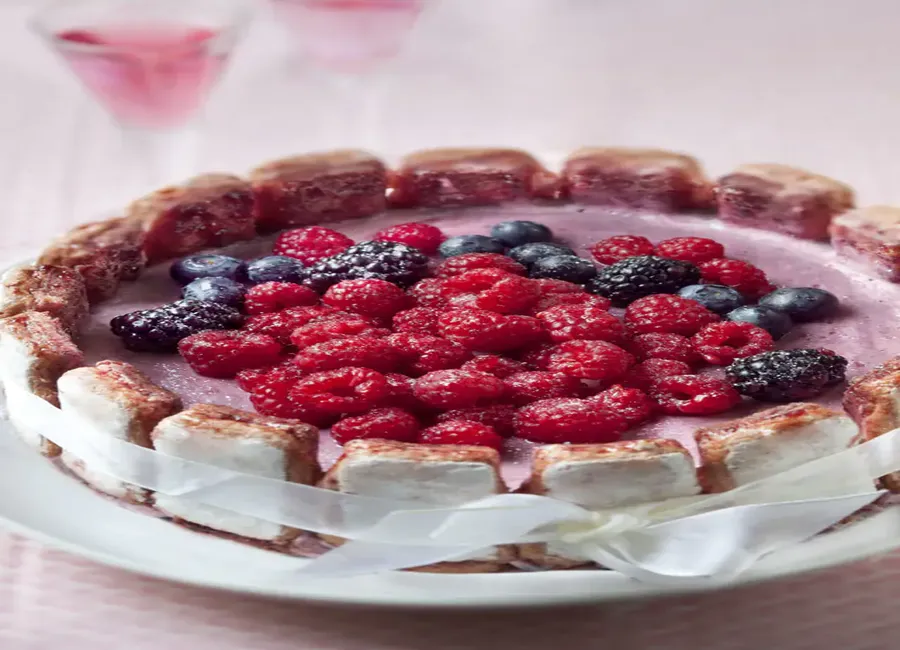 Charlotte aux framboises et au cassis