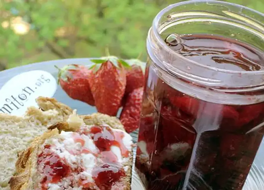 Confiture fraise - framboise - banane