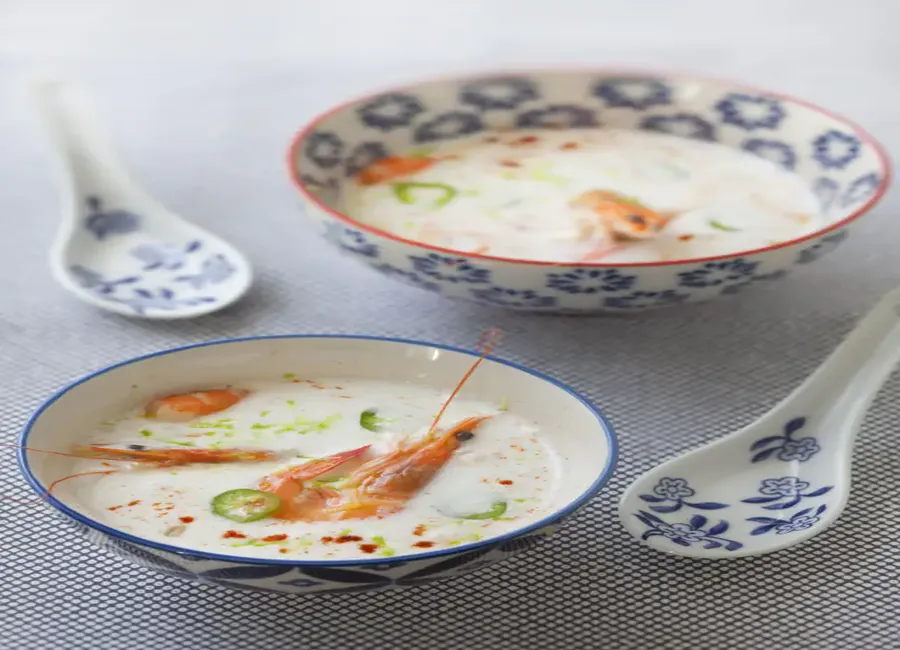 Soupe crevettes, coco et gingembre