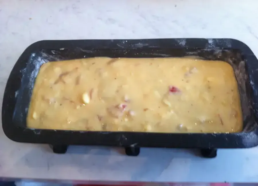 Cake au poulet, à la mozzarella et aux tomates