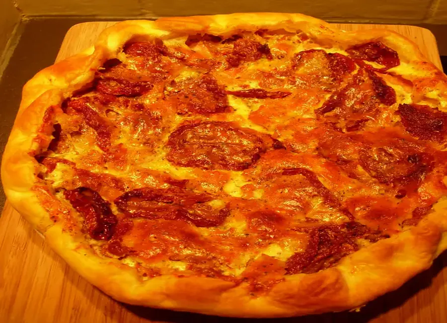 Tarte italienne au jambon cru et tomates séchées