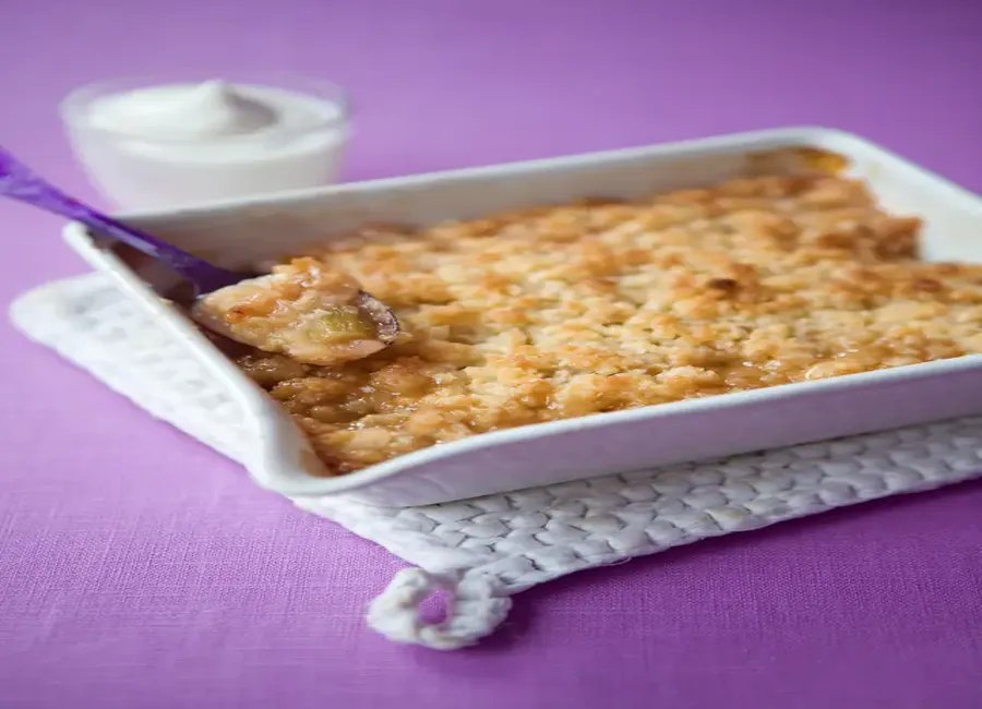 Crumble a la rhubarbe et aux pommes