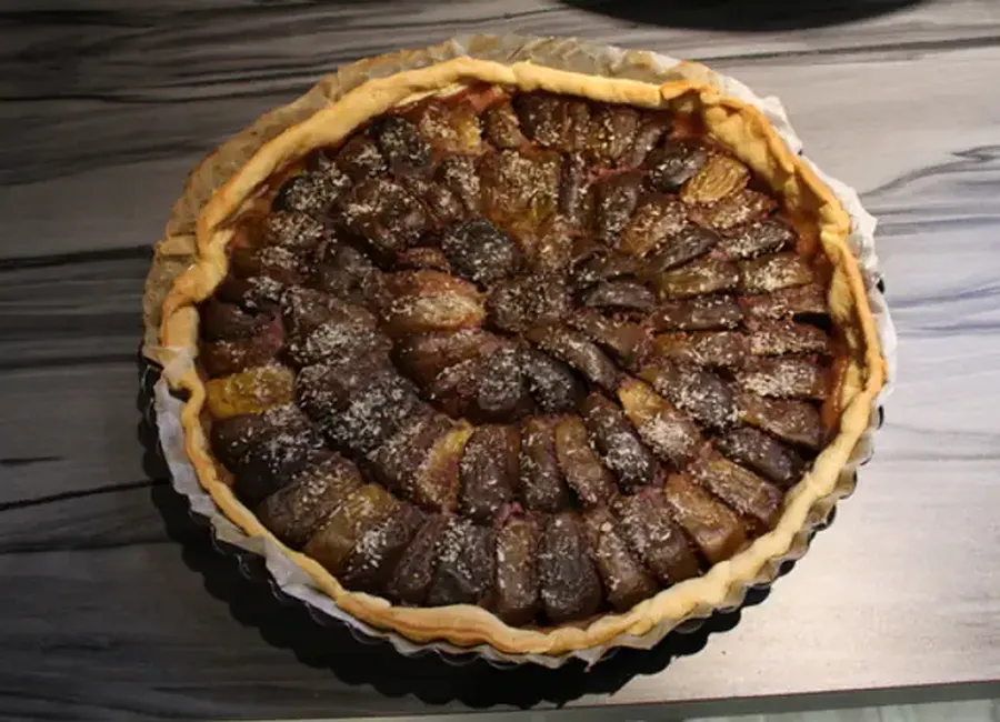 Tarte aux figues fraîches, miel et noix de coco