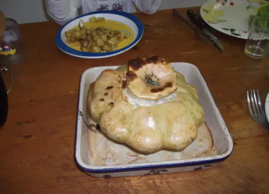 Pâtisson farci crème, oignons et lardons