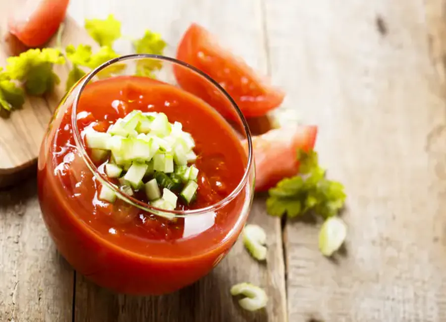 Gaspacho de tomates aux fruits rouges