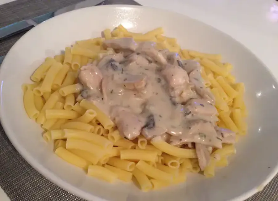 Émincé de dinde à la crème, boursin, champignons