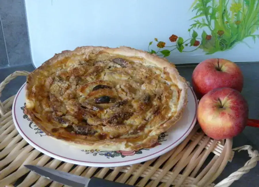 Tarte aux pommes et abricots secs