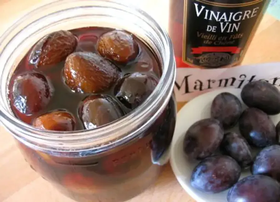 Prunes à l'aigre-doux (prunes au vinaigre)