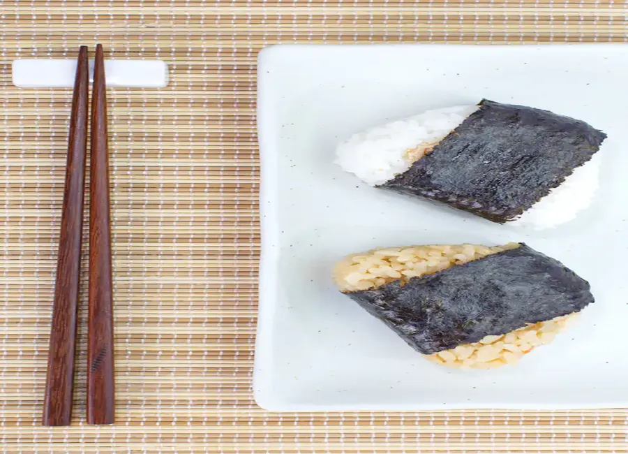 Makis et onigiri (japon)