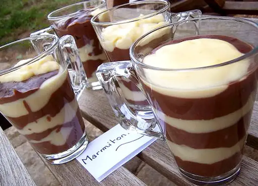 Crème mic-mac (vanille et chocolat dans un même récipient)