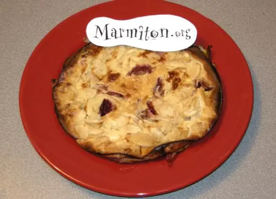Clafoutis aux prunes et aux groseilles