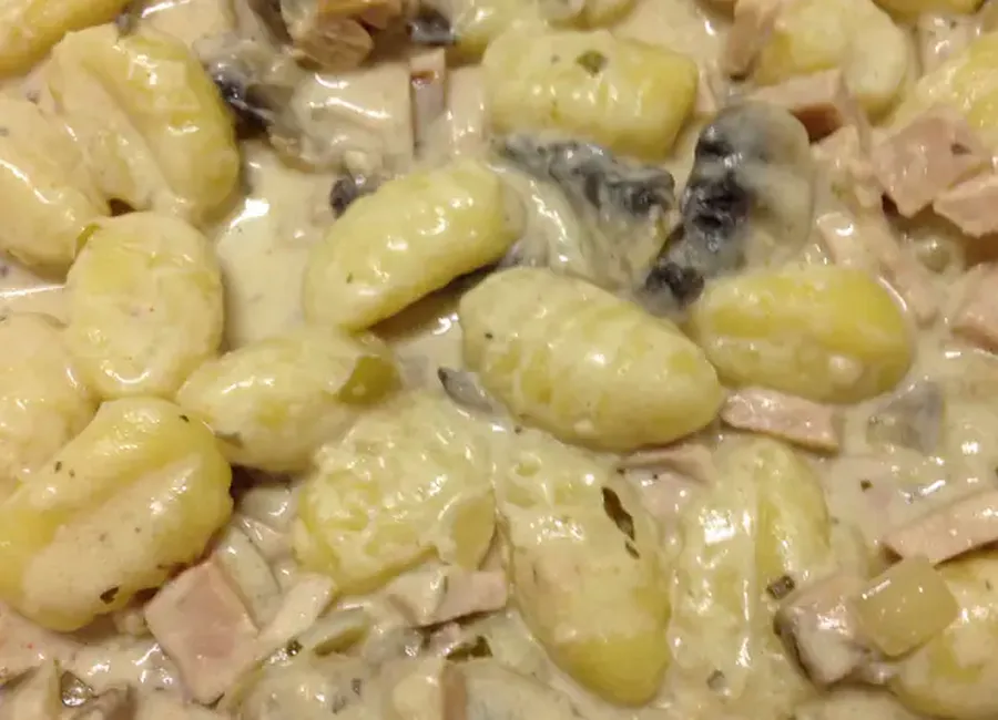 Pappardelles aux champignons et au jambon