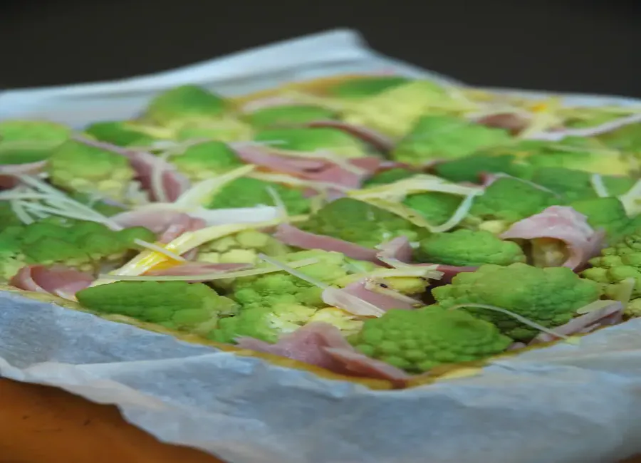 Tarte au chou romanesco et au jambon
