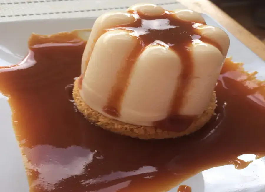 Panna cotta sur sablé breton et nappage caramel