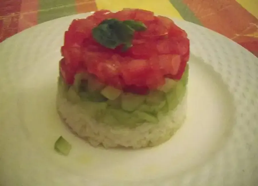 Verrine d'été au riz, tomates & concombres