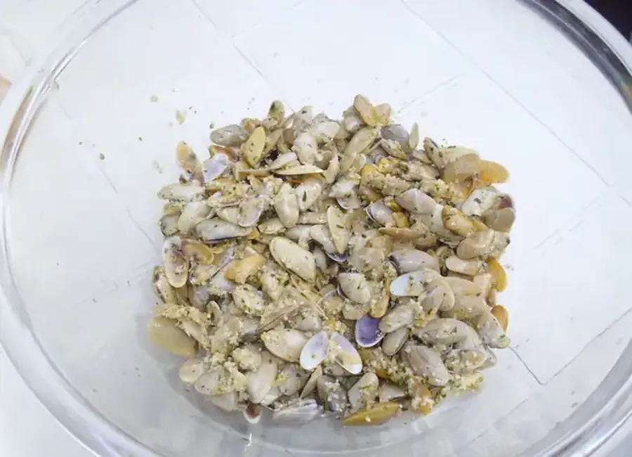 Téllines (pignons) à la persillade et au vin blanc