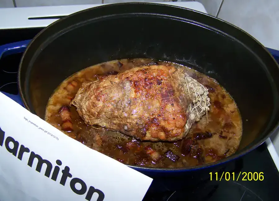 Rôti de porc aux oignons et au miel