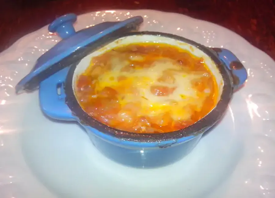 Gratin tomates, oignons et lardons