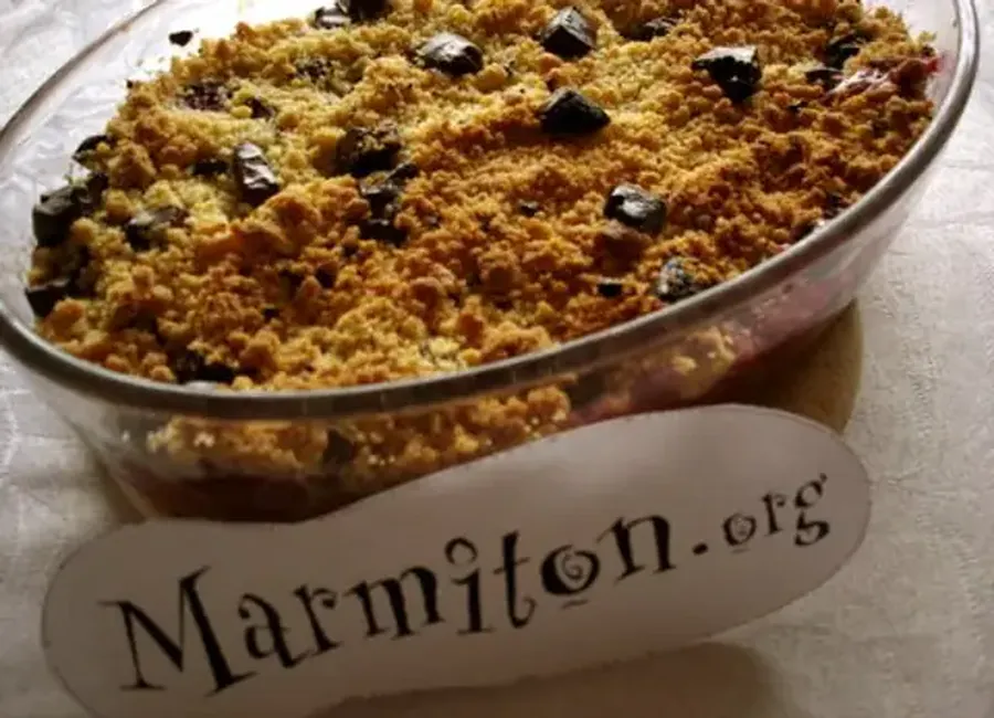 Crumble au chocolat, pommes et framboises