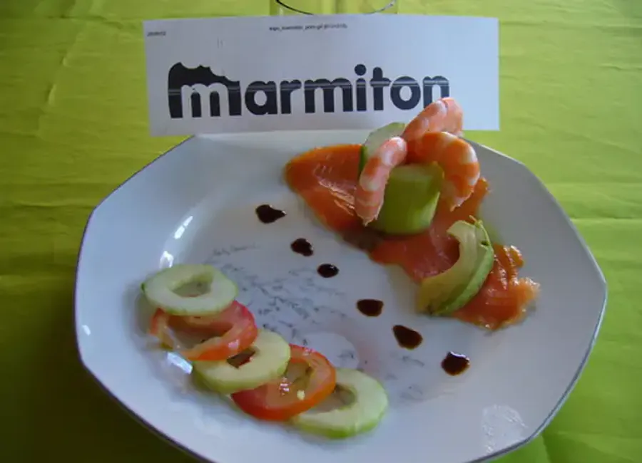 Puits de concombre aux crevettes et au saumon