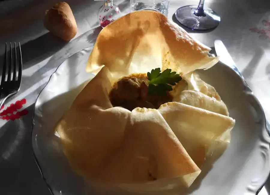 Croustade fine de ris de veau à la crème d'ail confit