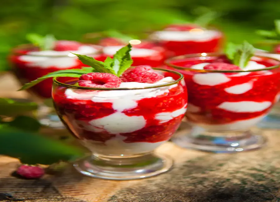 Verrine de mousse de fromage blanc aux framboises
