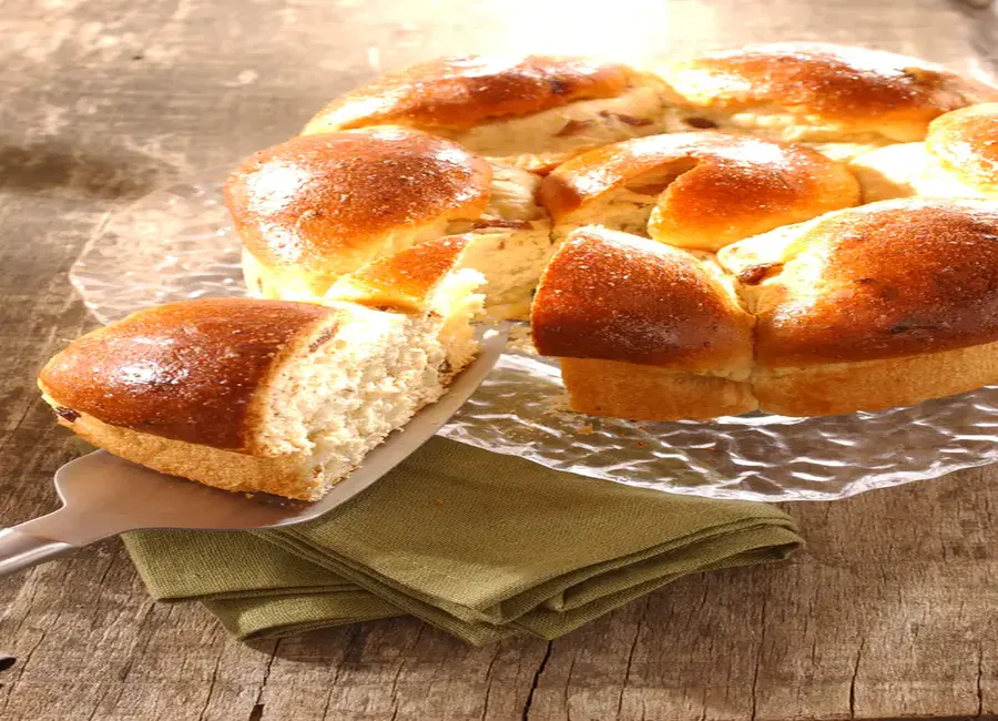 Brioche aux raisins, amandes et cardamome